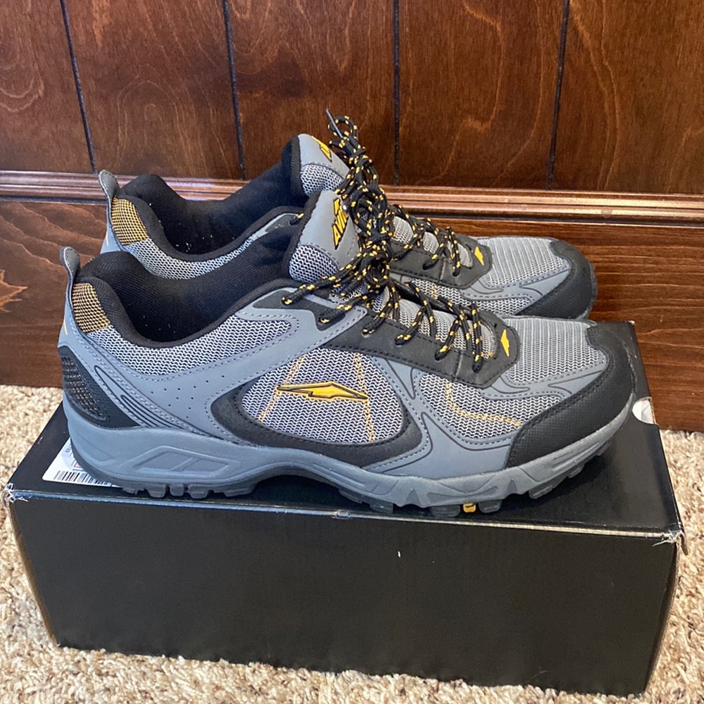 Avia Mens hiking shoes